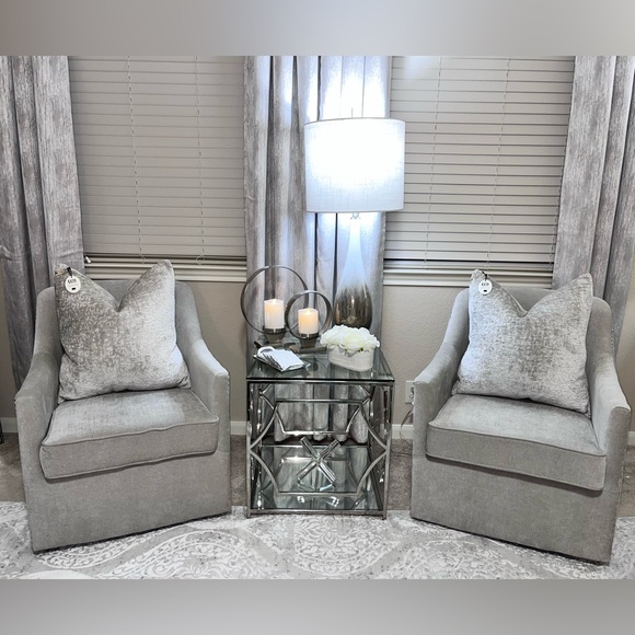 1-NWT CALLISTO HOME VELVET BOUCLE DECORATIVE PILLOW Read descriptions for detail - Picture 14 of 17